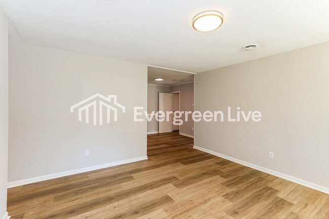 Building Photo - 3609 Massoit Dr