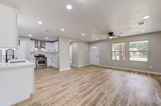 Foto del edificio - 5611 Doulton Dr