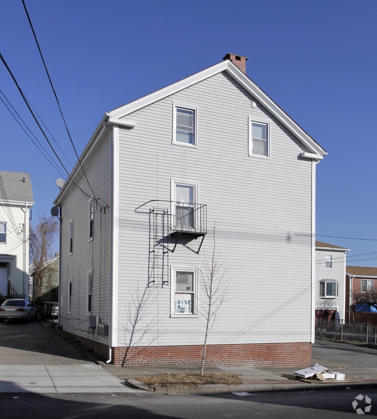 Building Photo - 630-638 Wickenden St