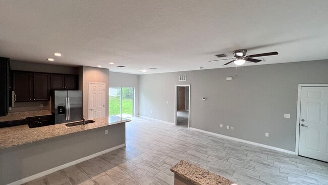 Building Photo - GORGEOUS Bedroom, 2 Bathroom Home in Palm ...