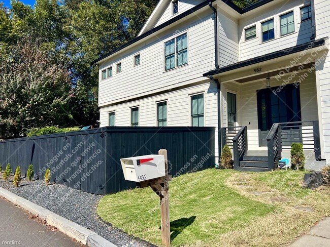 Foto del edificio - 4 br, 3.5 bath House - 982 Northern Ave SE