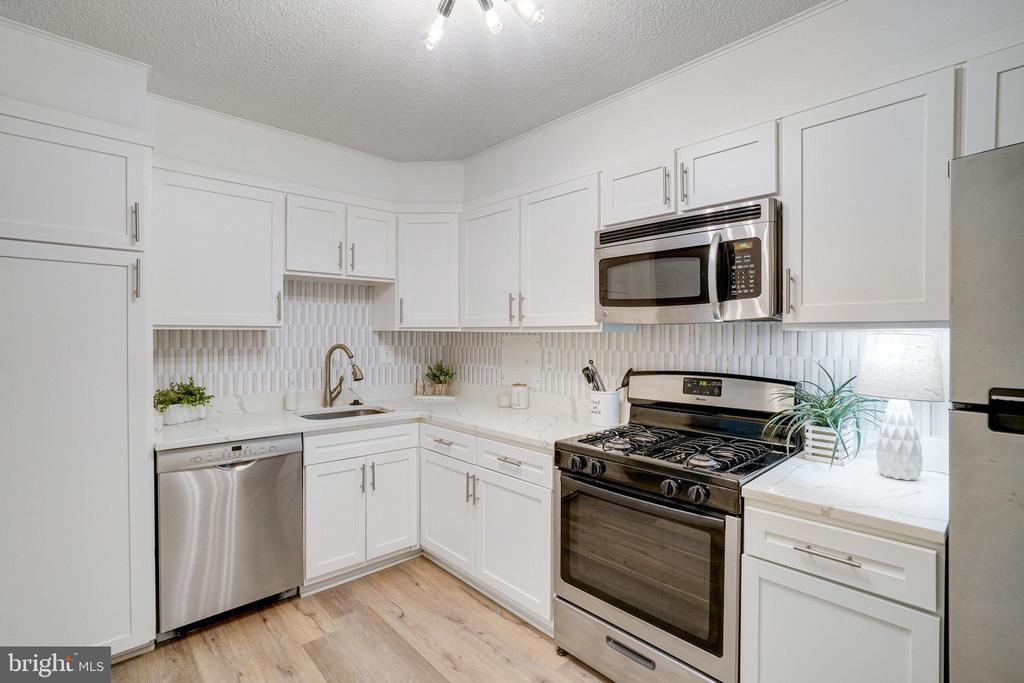 Foto principal - 1300 Army Navy Dr