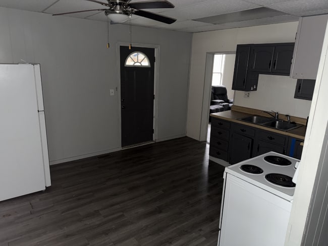Building Photo - 1532 Woodley Ave