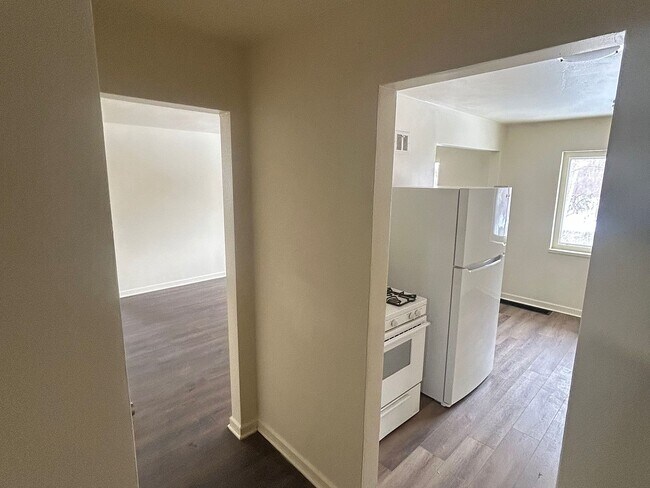 Building Photo - 2616 Newport Ave