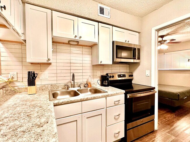 Foto del edificio - 2808 Whitis Ave