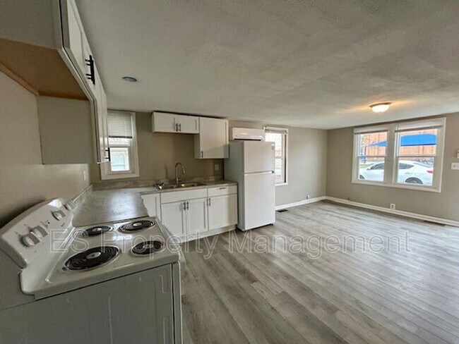 Building Photo - 1408 Holland St