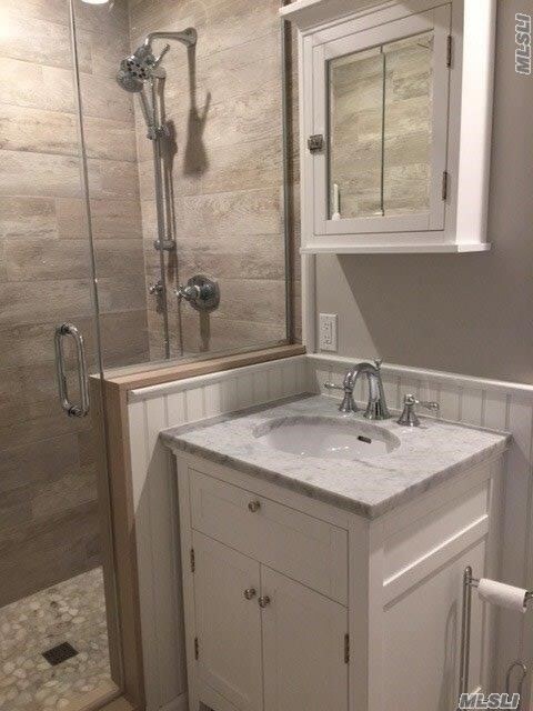 Foto del edificio - 91 Little Neck Rd