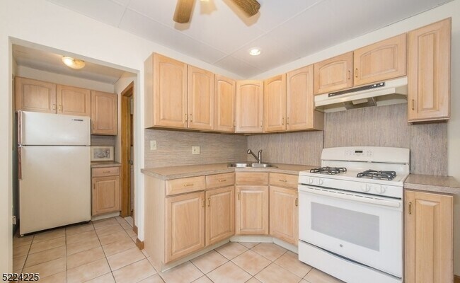 Foto del edificio - 3 Livingston Ave