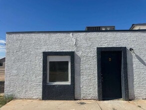 Building Photo - 523 W 12th St