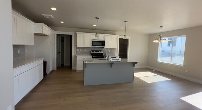 Foto del edificio - 13646 S Watts Ln