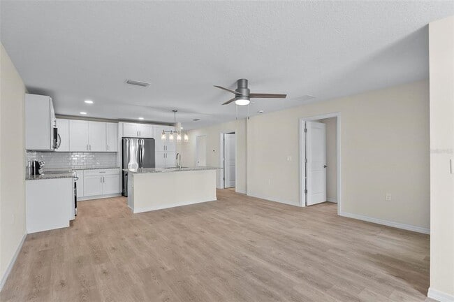 Building Photo - 28 Rainstone Ln
