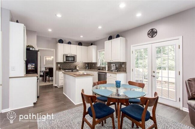 Foto del edificio - 445 Morning Creek Ln, Suwanee, GA, 30024