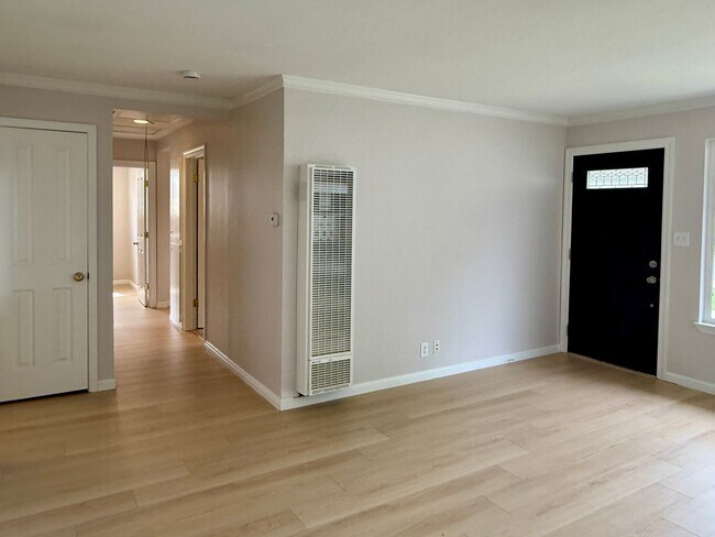 Foto del edificio - Updated 3 Bedroom 1 Bath West San Jose Gem! Campbell Union Schools!