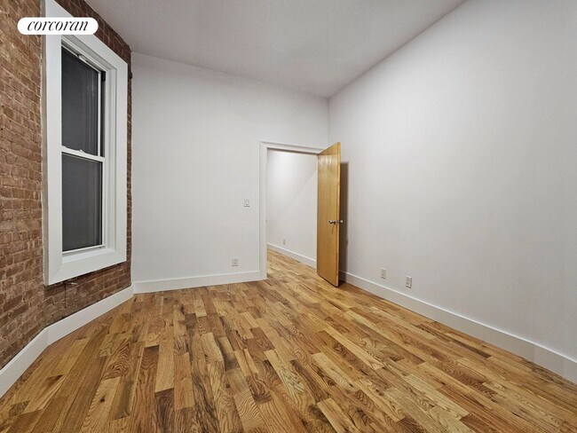 Foto del edificio - 104 Bedford Ave