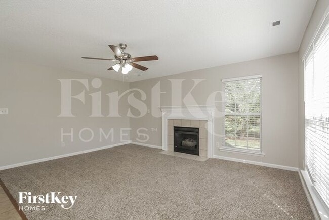 Foto del edificio - 6051 Hedgecrest Pl