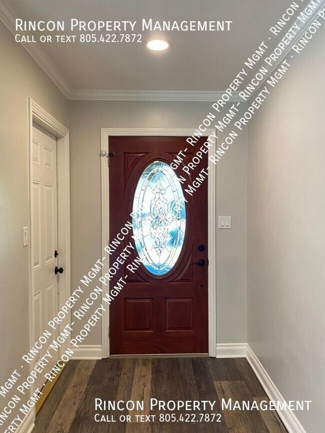 Building Photo - **Gorgeous Updated 4 Bedroom Home with Mou...