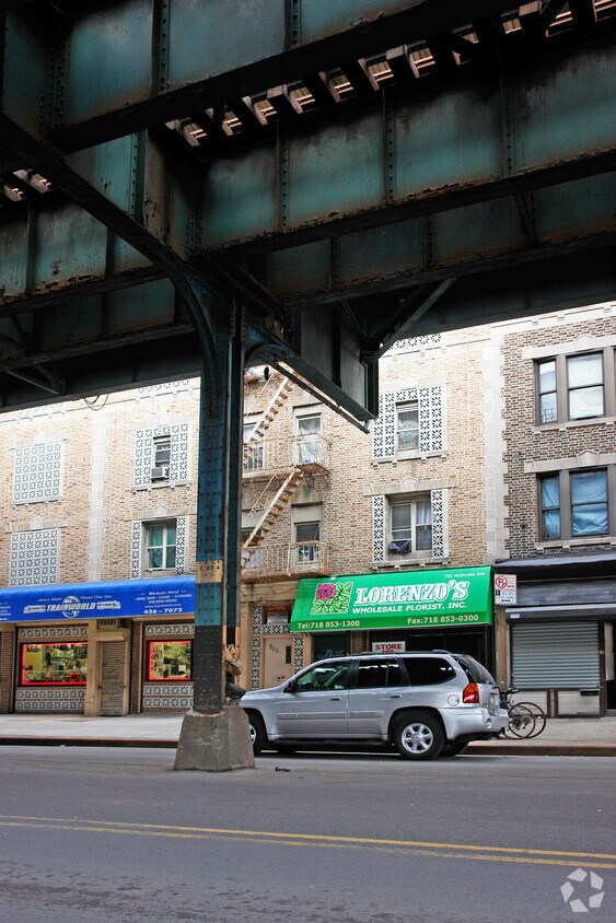 Primary Photo - 755 McDonald Ave