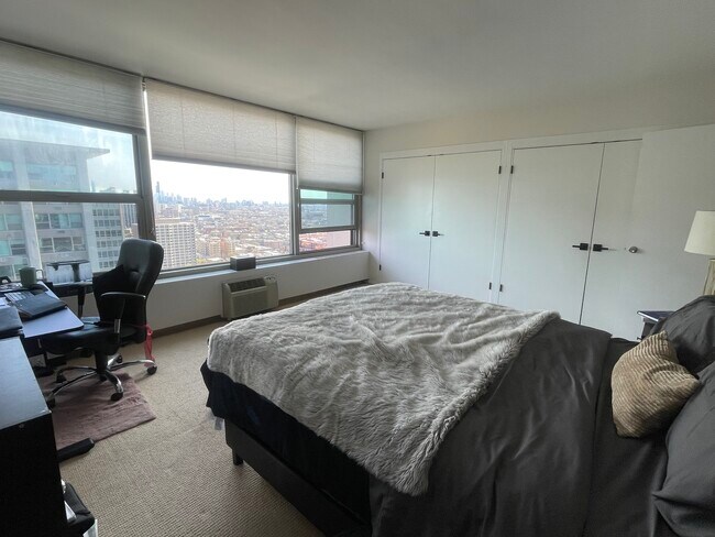 Foto del edificio - 3600 N Lake Shore Dr