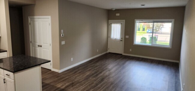 Foto del edificio - Beautiful 3 bedroom 3 bath  Townhouse