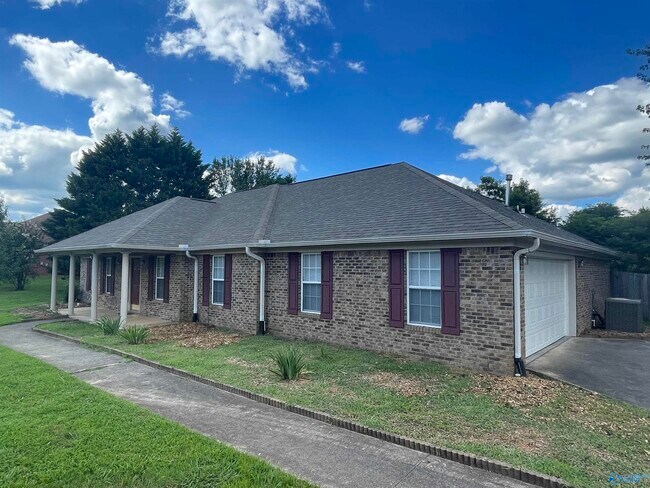 Building Photo - 192 Thunderbird Dr