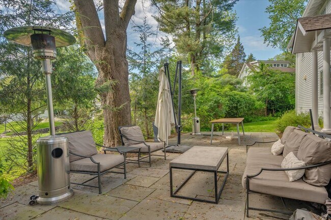 Foto del edificio - 192 Highland Ave