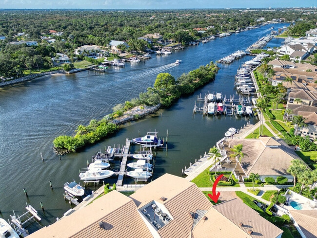 Building Photo - 827 Oak Harbour Dr