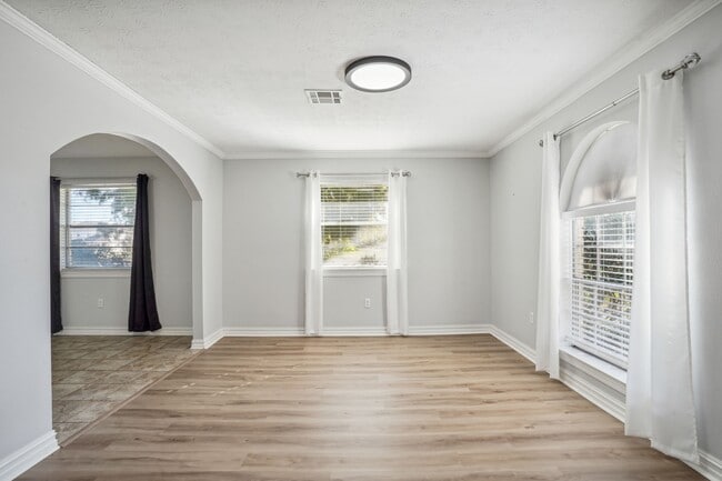 Building Photo - 2 Schill Ave