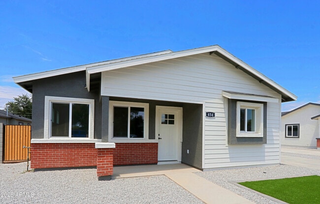 Building Photo - 454 S Pioneer