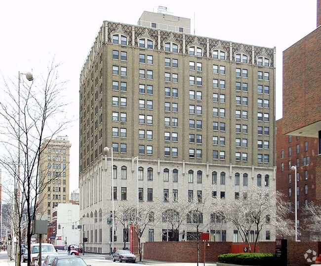 Fotografía del edificio - Walnut Towers Apartments