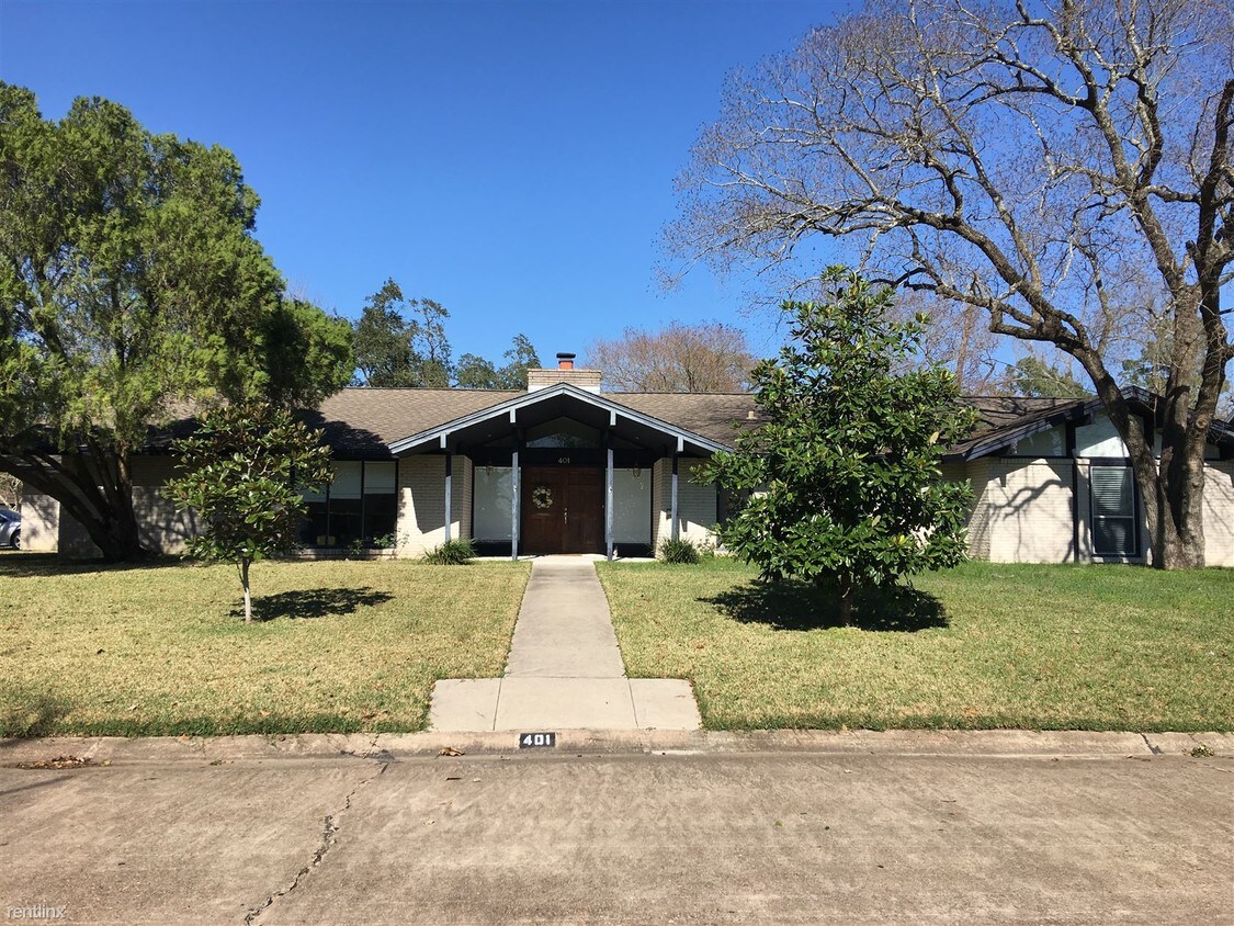 Building Photo - 401 Cedar Ln