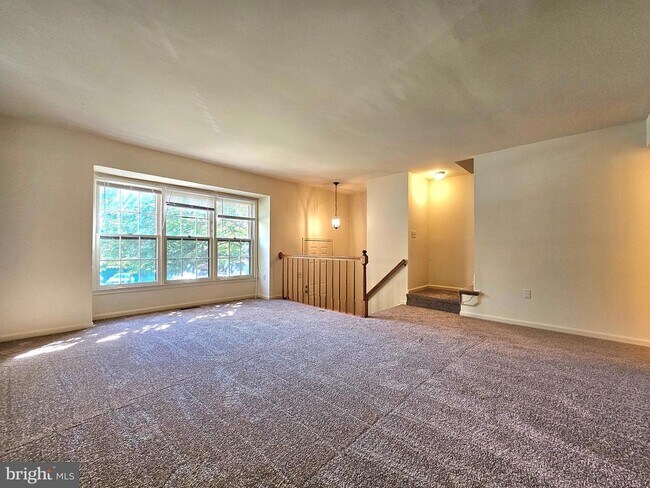 Building Photo - 4713 Gainsborough Dr