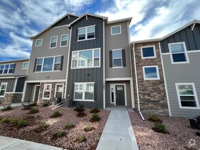 Building Photo - 7862 Kirwin Hts