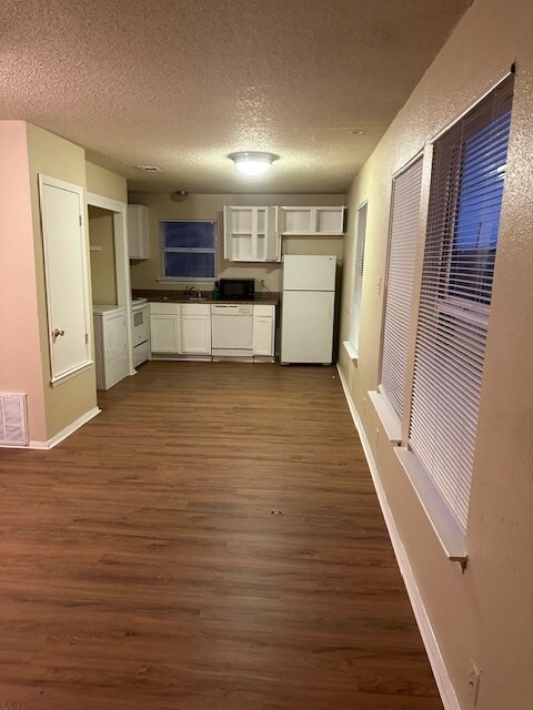 Primary Photo - 8305 Garcreek Cir