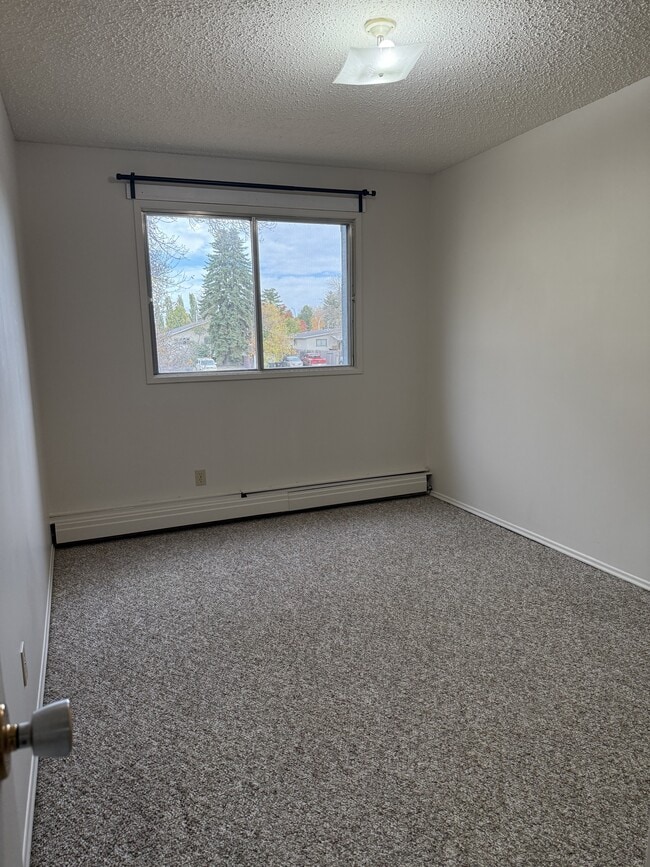 Building Photo - 80 Brookwood Dr