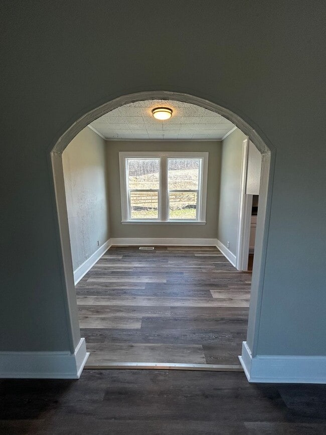 Building Photo - charming 3-bedroom, 2-bathroom haven nestled in the heart of Ringgold, GA