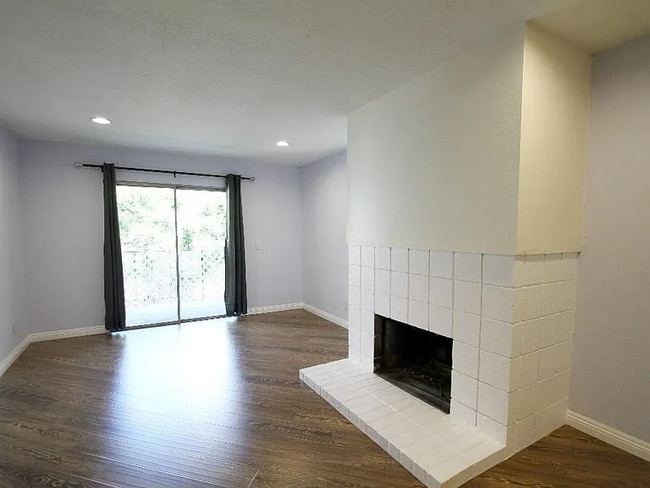 Foto del edificio - 23617 Golden Springs Dr