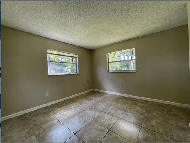 Foto del edificio - 4671 SW 66th Ave