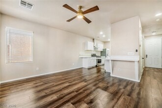 Building Photo - 10471 Masons Creek St