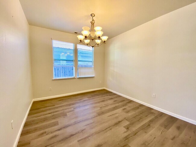 Building Photo - 4141 Aragon Way
