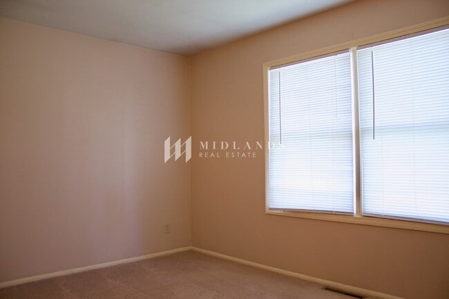 Building Photo - LaVista Ranch Home