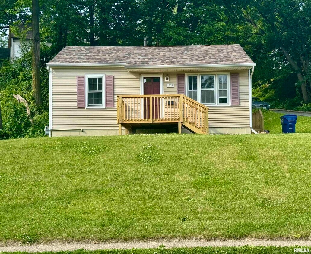 Primary Photo - 1505 Kirkwood Blvd