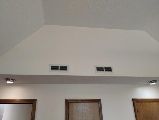 Foto del edificio - 20277 Emery Rd