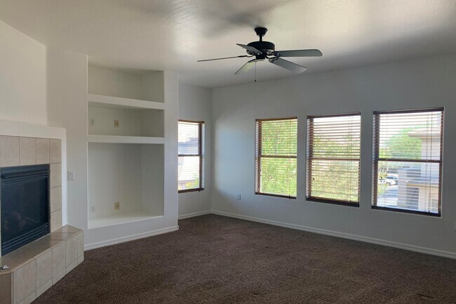Photo - 20121 N 76th St (Scottsdale, AZ) Apartment