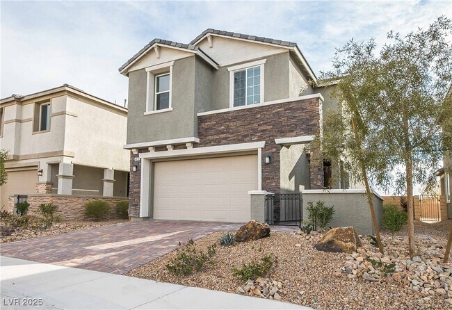 Foto del edificio - 4836 SENSITIVE St