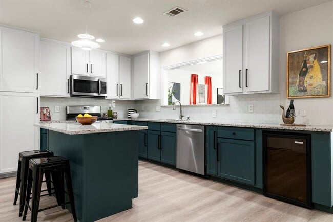 Building Photo - 5313 Wellington Dr