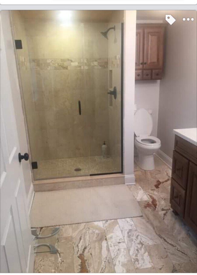 Master bath - 23865 Seward Rd