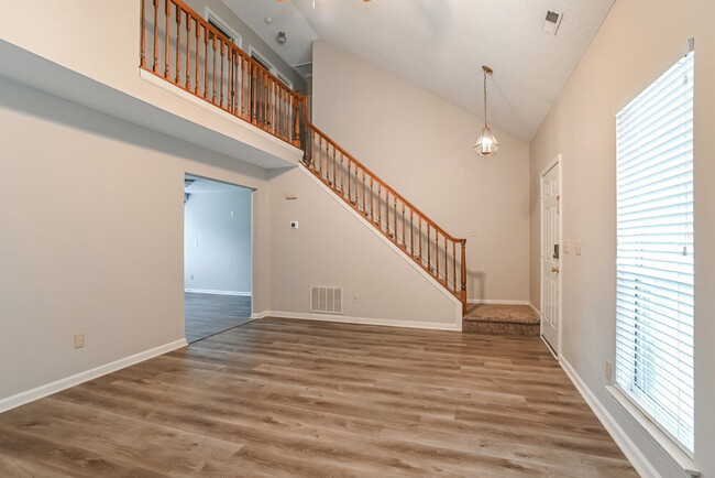 Building Photo - 3416 Mayhurst Dr