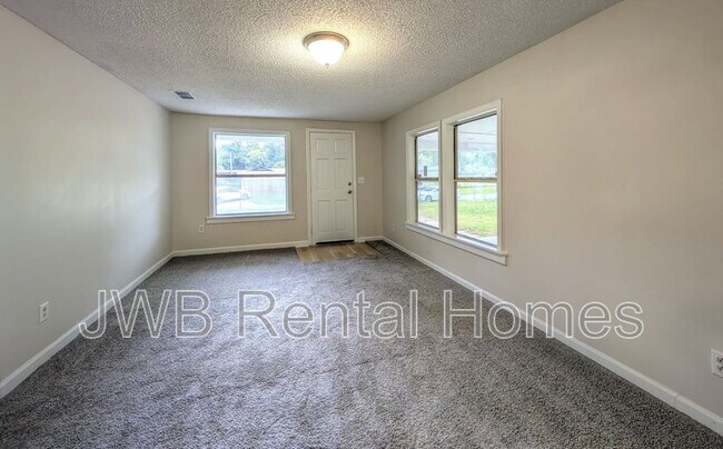 Building Photo - 5332 Amazon Ave