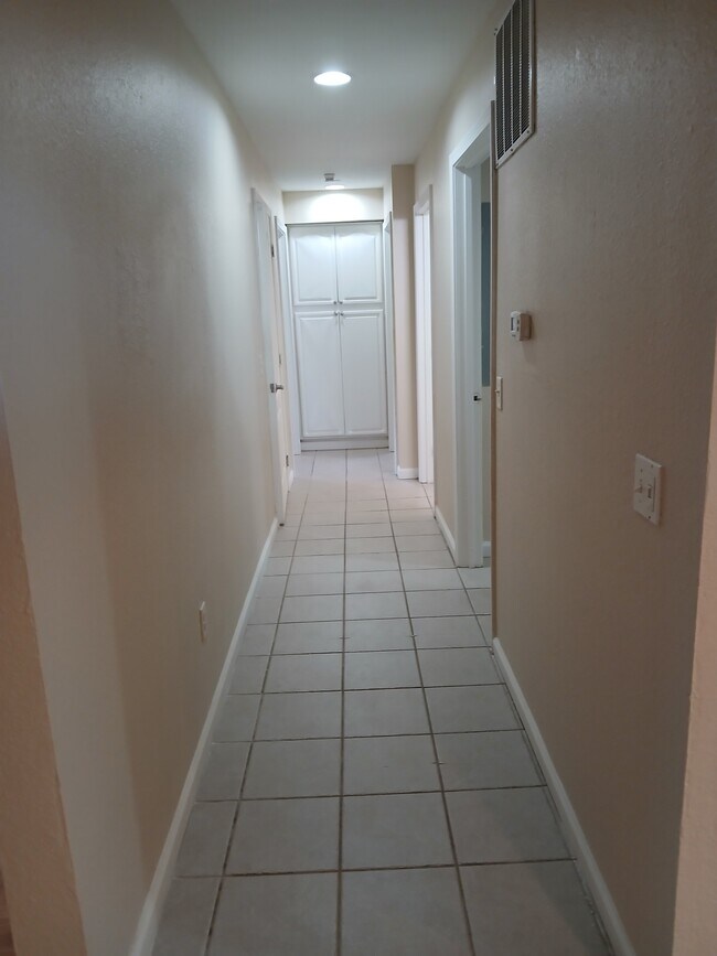 Foto del edificio - 2 Briarwood Rd