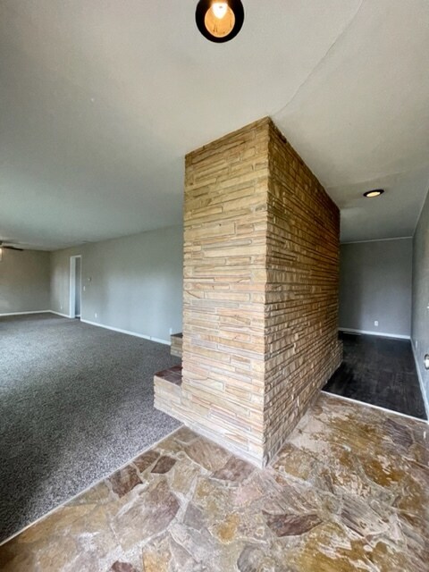 Building Photo - 904 2nd Ave SW